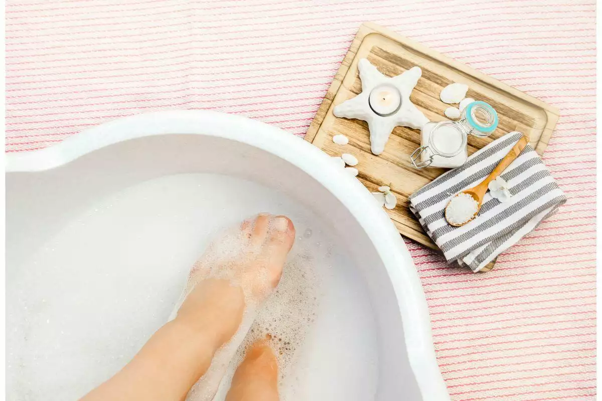 bain de pieds avec du bicarbonate de soude